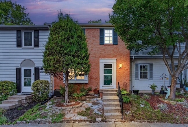 Building Photo - 8346 Stationhouse Ct