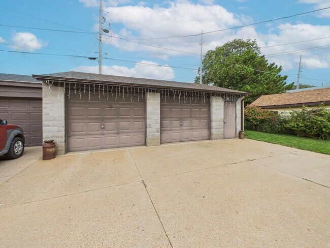 Building Photo - 1522 Park Wild Ave