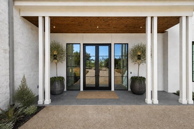 Building Photo - 6102 Forest Hills Dr