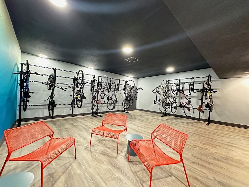 Building Photo - 450 W Barry