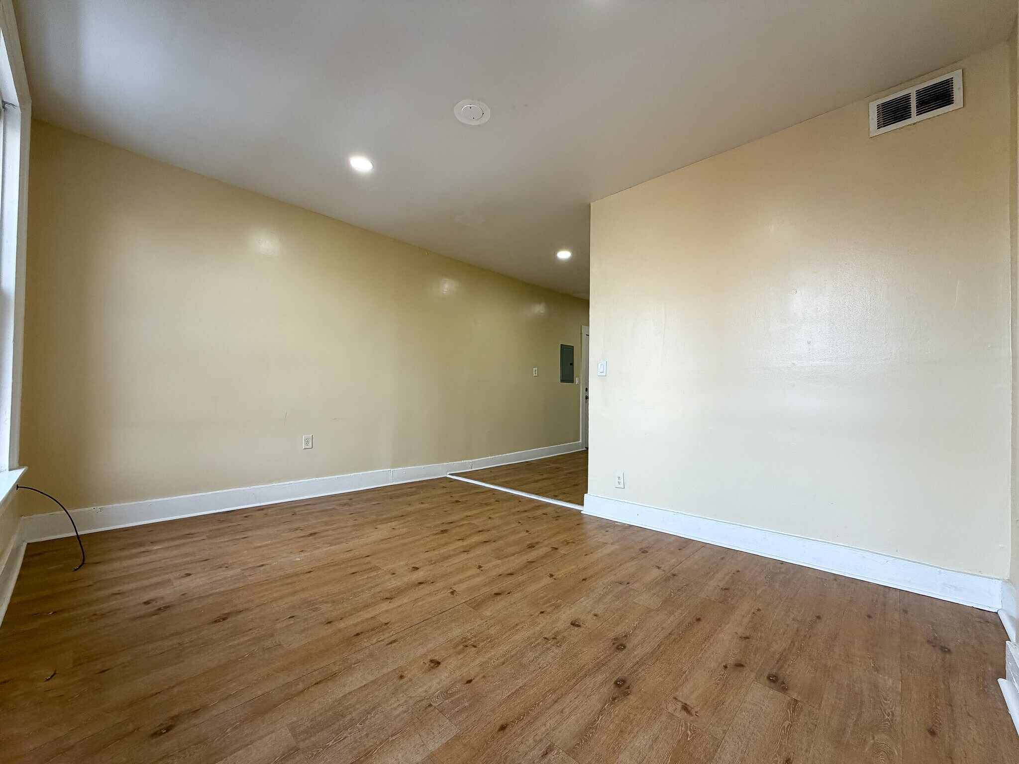 Building Photo - 256 Davenport Ave