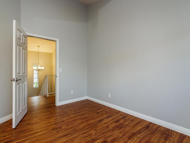 Building Photo - TOTALLY REMODELED, BLOCKS TO THE BEACH!