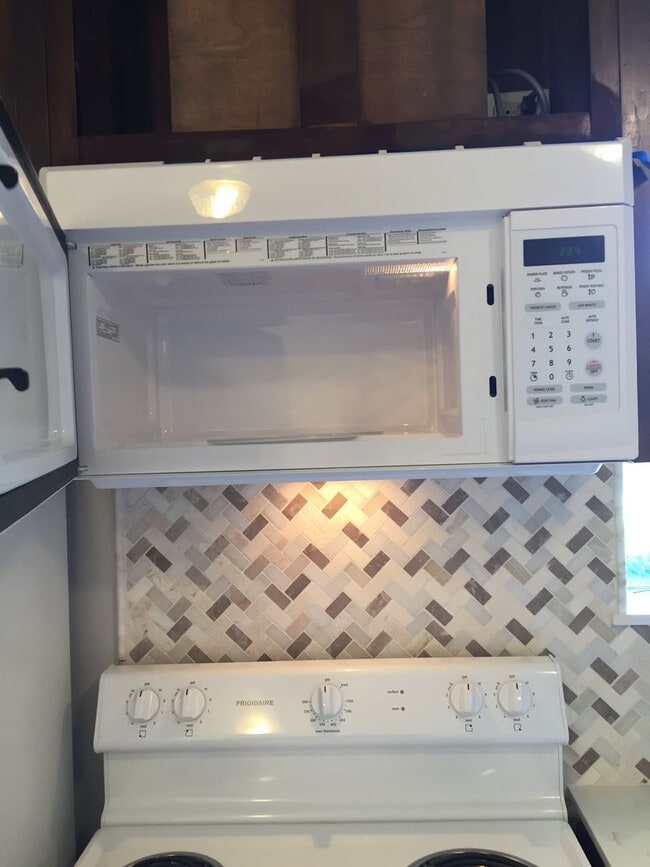 Building Photo - 407/409E. Alexander