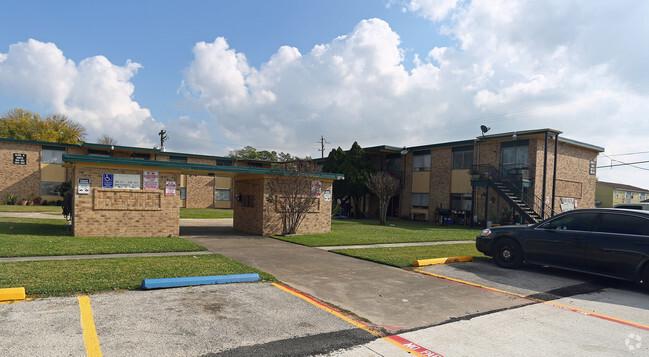 Building Photo - Oak Glen