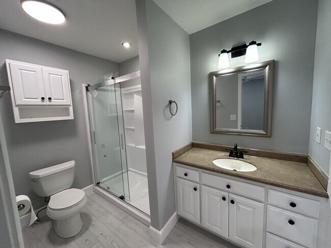 Building Photo - 2312 W Birch St