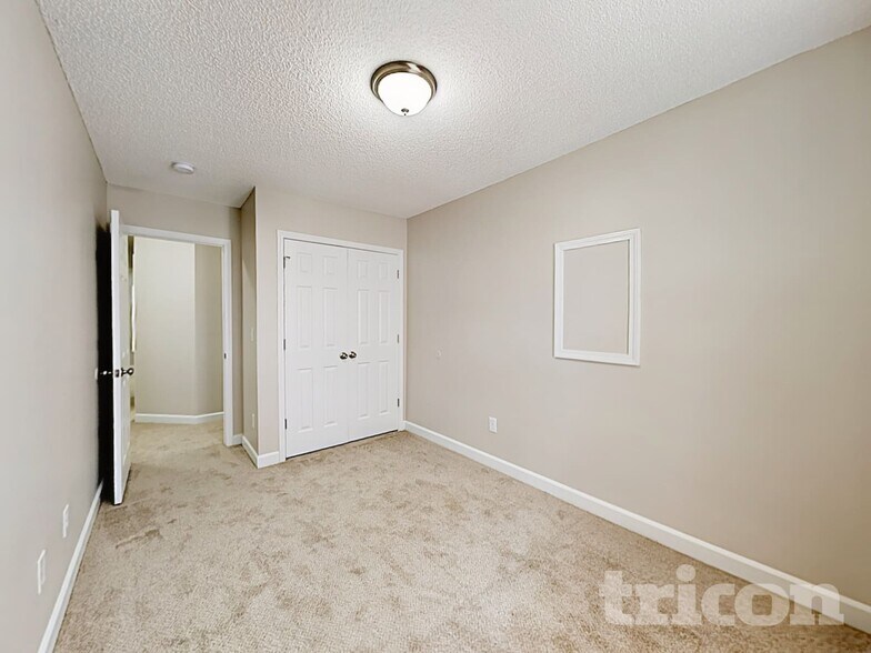 Building Photo - 2527 Captains Watch Rd NE