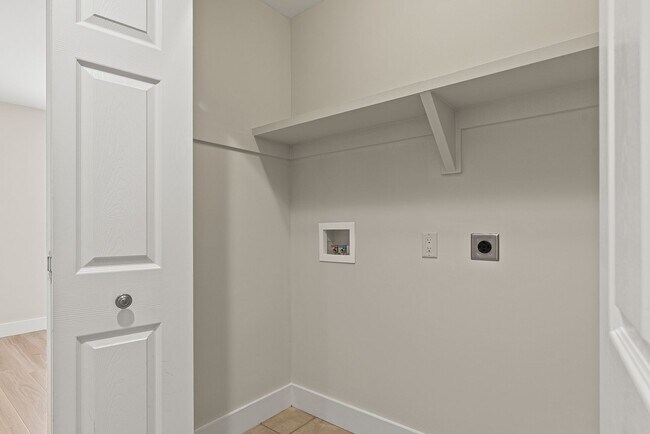 Building Photo - House in Kenilworth - Beautifully Refreshed!