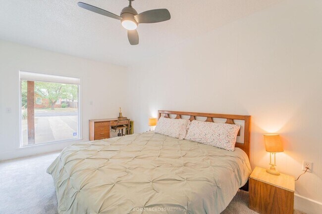 Building Photo - AUGUST PRE-LEASE! ADORABLE 3 bedroom!