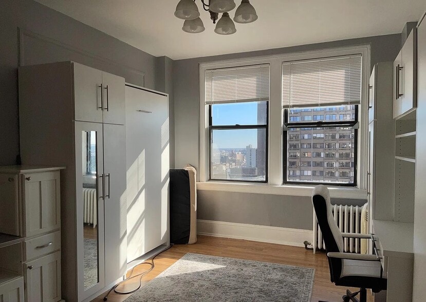 Left View - 1324 Locust St