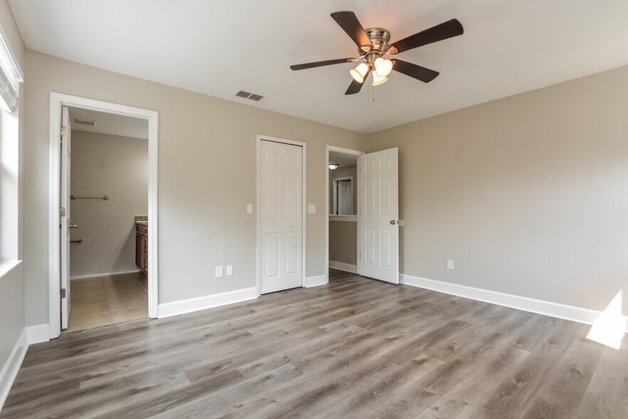 Building Photo - 930 Maple Forest Dr