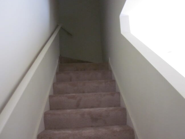 Building Photo - ALMOST NEW 4BEDROOM/3BATH HOME ON CORNER L...