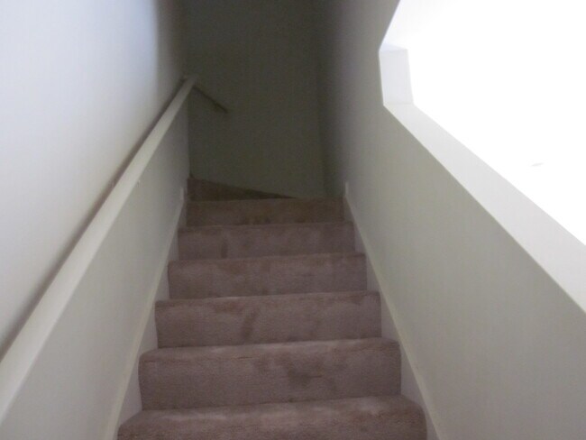 Building Photo - ALMOST NEW 4BEDROOM/3BATH HOME ON CORNER LOT!!!