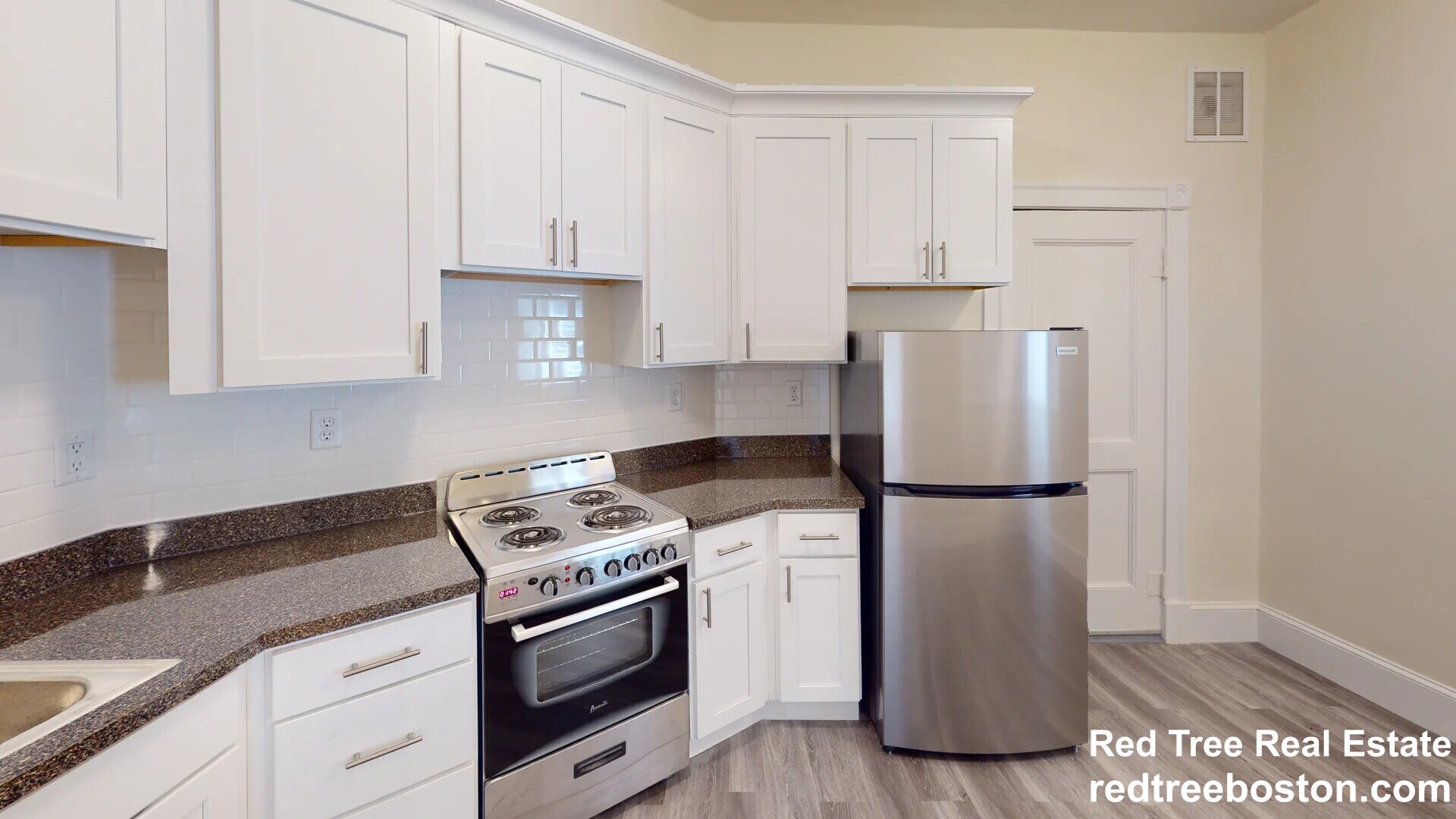 Building Photo - 1595 Beacon St