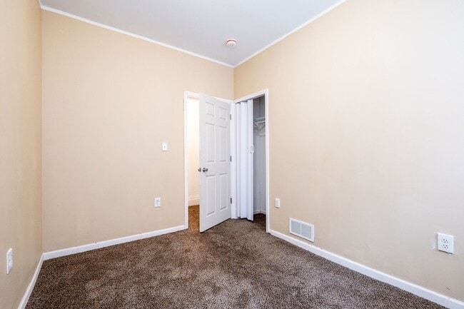 Building Photo - 627 Hague St