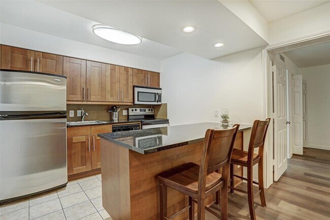 Building Photo - 7685 Northcross Dr