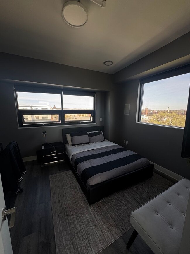 Building Photo - Desirable Union Square Corner Penthouse!