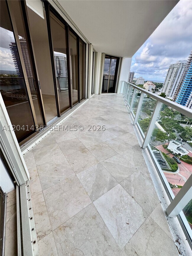 Building Photo - 19500 Turnberry Way