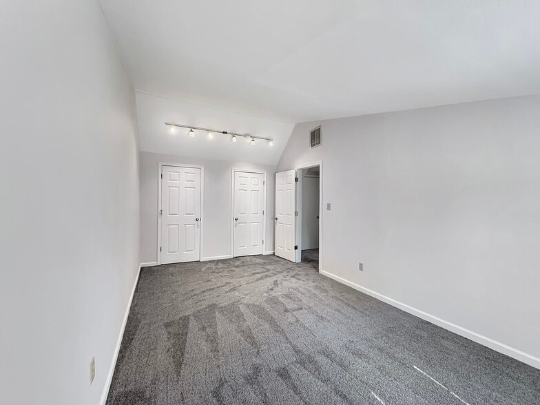 Building Photo - 106 Lexington Dr