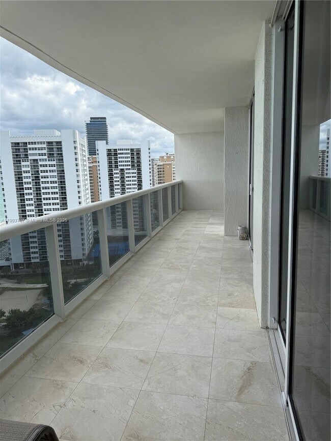 Building Photo - 1850 S Ocean Dr