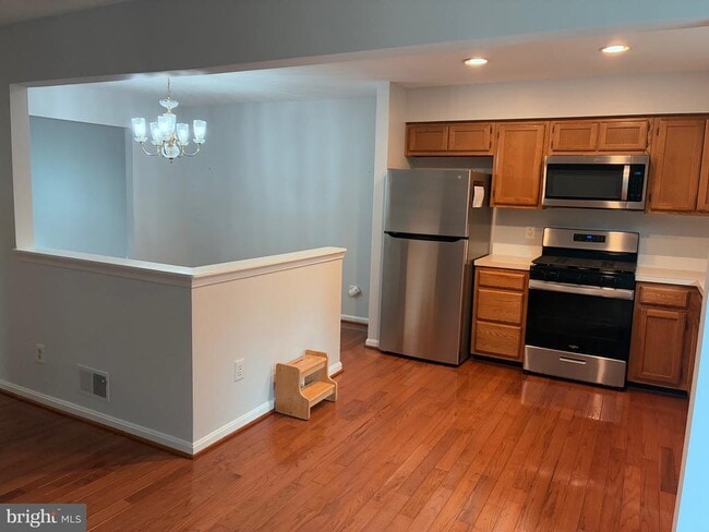 Building Photo - 7209 Lake Cove Dr
