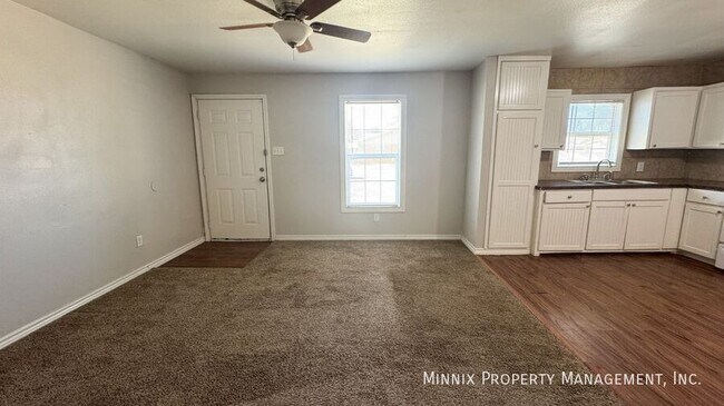 Building Photo - 755 W Knox St