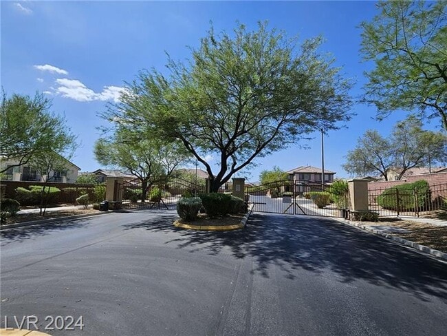 Building Photo - 7445 Calzado Dr