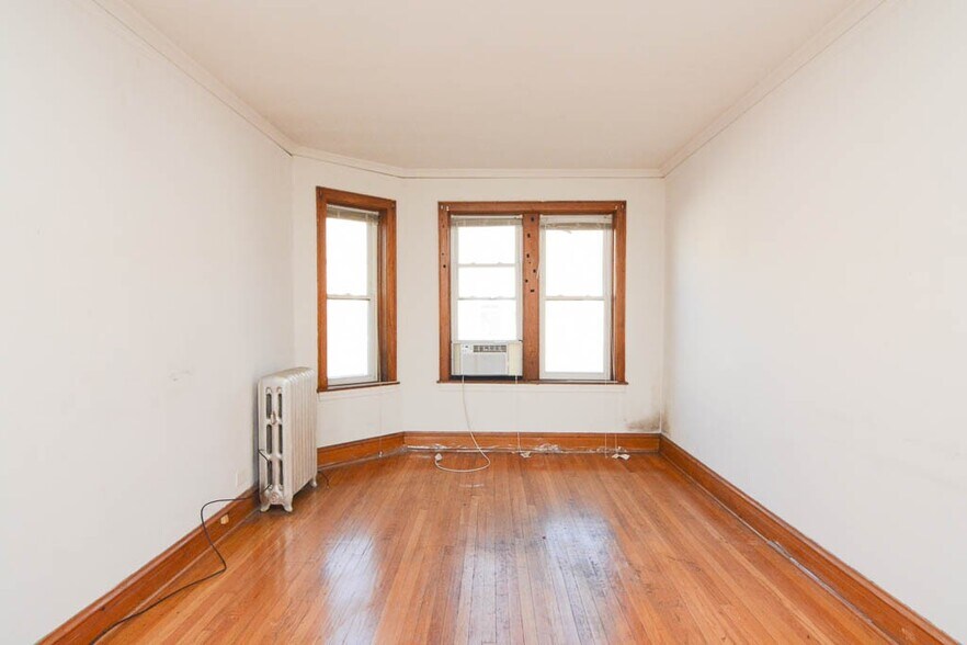 Building Photo - 4826 W Addison St