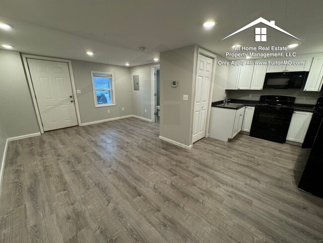 Primary Photo - 103 E 3rd St