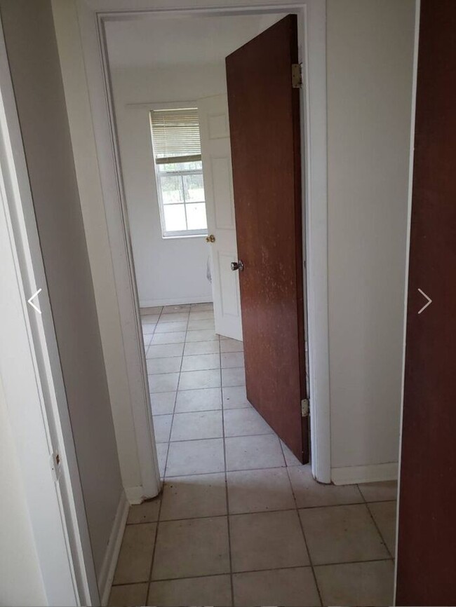 Building Photo - 4bedrooms 1.5 baths Single Family Home in ...