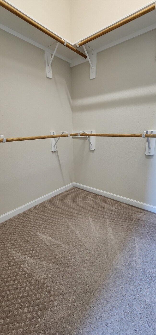 Building Photo - 4007 Centre Glen Dr