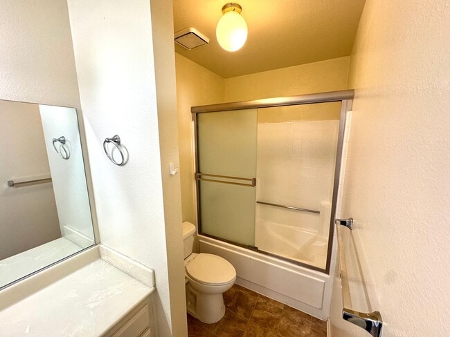 Building Photo - 12251 Moorpark St