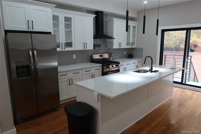 Building Photo - 465 E 143rd St