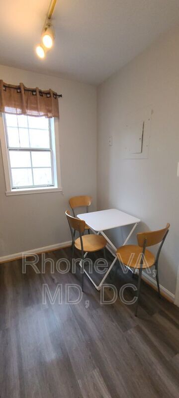 Building Photo - 1745 N Troy St
