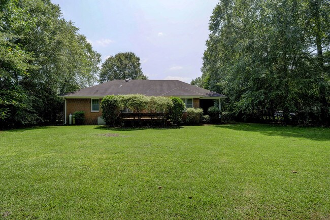 Building Photo - 203 Wagon Wheel Way