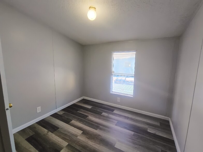 Building Photo - 72 Deerwood Park