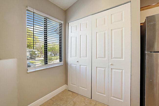 Building Photo - 605 Harbour Pointe Way