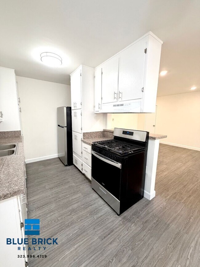 Building Photo - 5130 Yarmouth-23