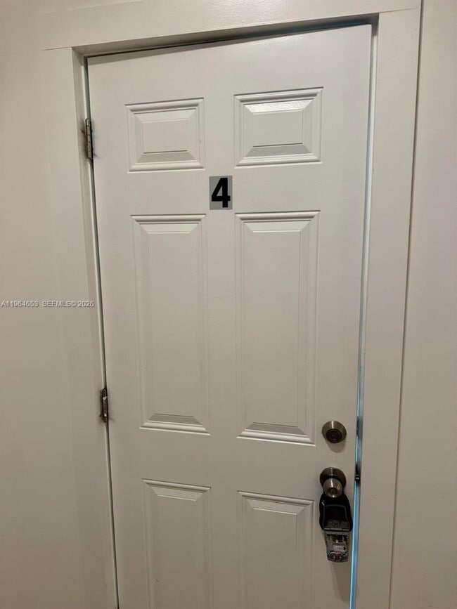 Building Photo - 842 Himmarshee St