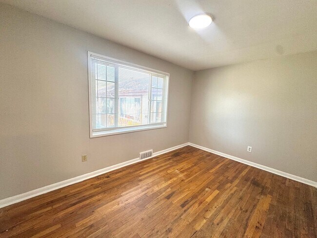 Building Photo - 464-464 Glen View Ct