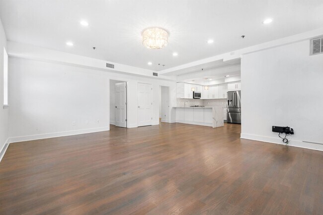 Building Photo - 547 Bloomfield St