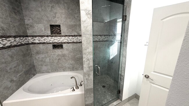 Building Photo - 150 Carson Ct