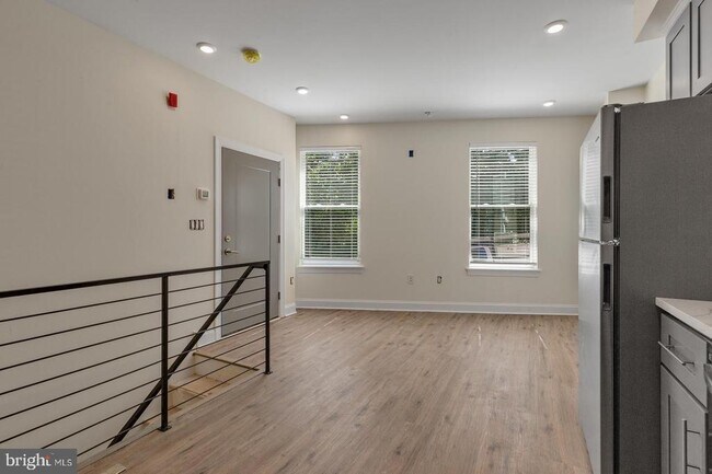 Building Photo - 511 Gorgas Ln