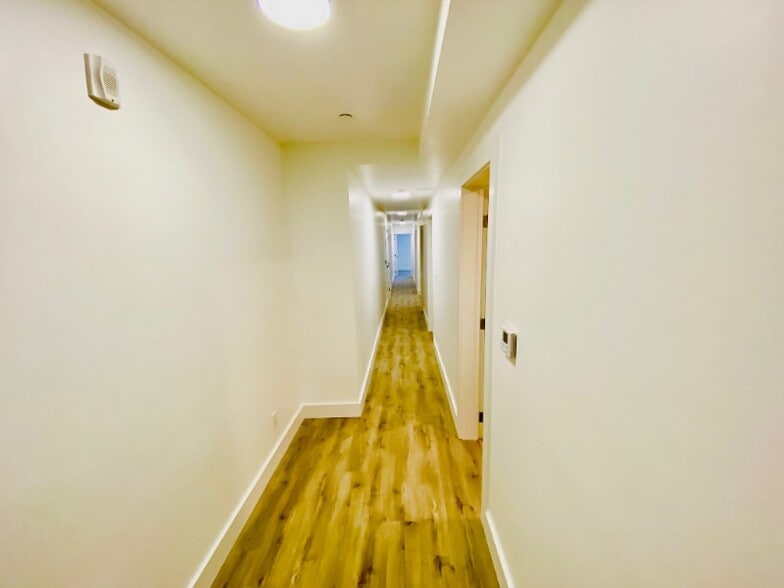 Building Photo - 670 Lombard St