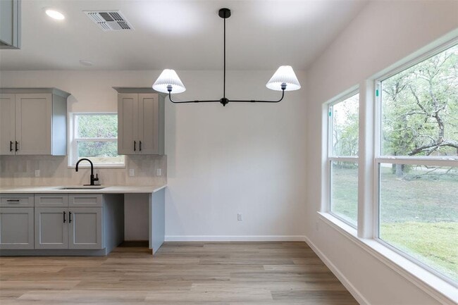 Building Photo - 508 Brown St