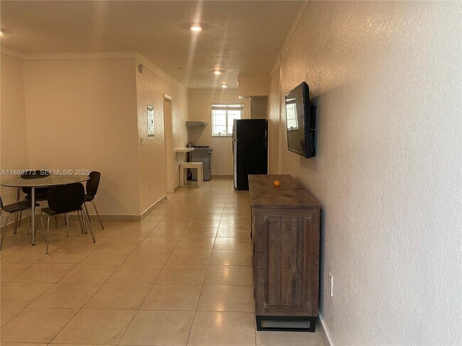 Building Photo - 1524 Lenox Ave.