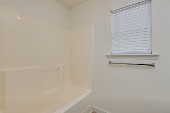 Building Photo - 909 Watsonia Dr