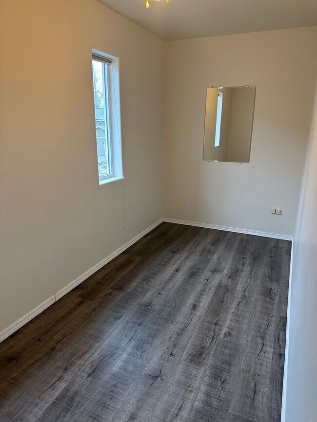 Building Photo - 4018 Sycamore Loop