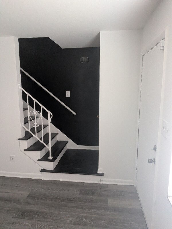 Building Photo - 2347-2349-2349 Linden Ave