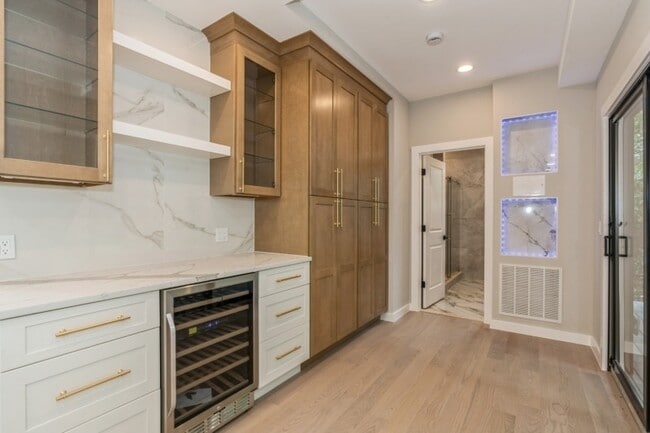 Building Photo - 66 E Gramercy Pl