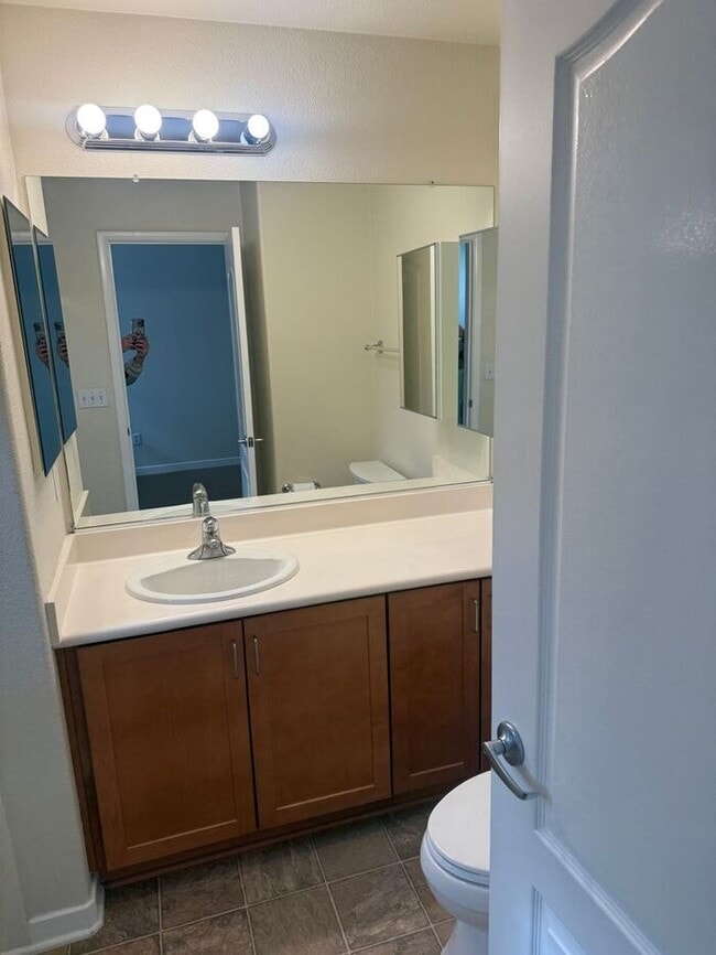 Building Photo - Stunning 2-bedroom, 2.5-bathroom condo